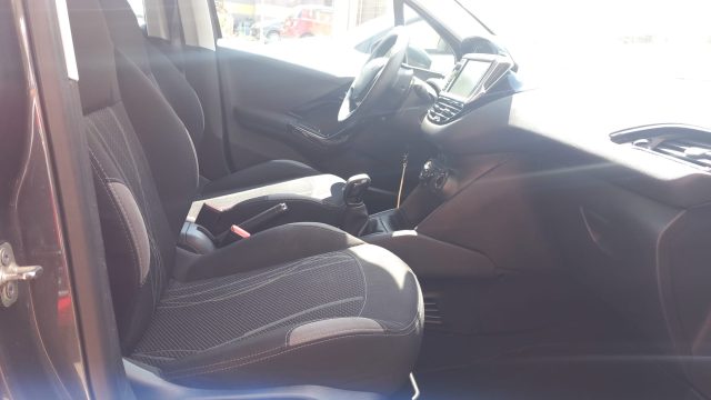 PEUGEOT 208 usata, con Autoradio