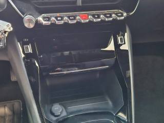 PEUGEOT 2008 usata, con Sistema di navigazione