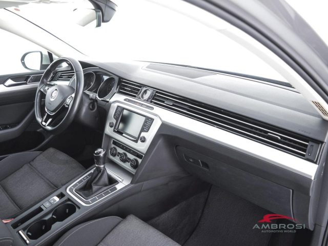 VOLKSWAGEN Passat usata 11