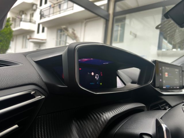 PEUGEOT 2008 usata, con Controllo vocale