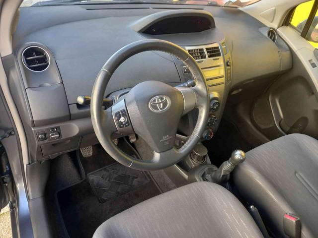 TOYOTA Yaris usata, con Sedile posteriore sdoppiato