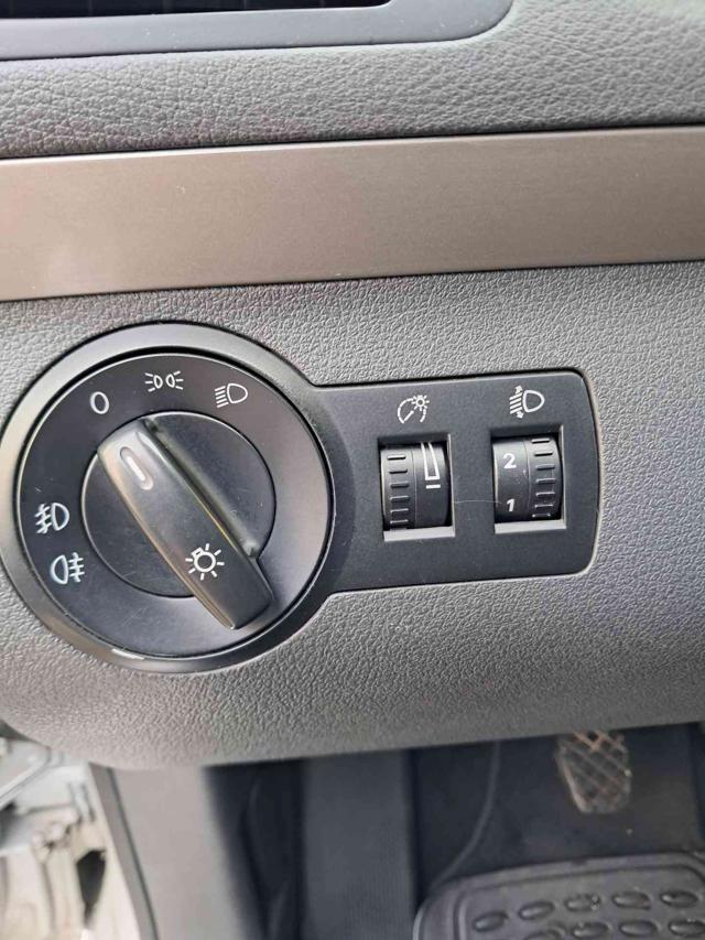 VOLKSWAGEN Touran usata 20