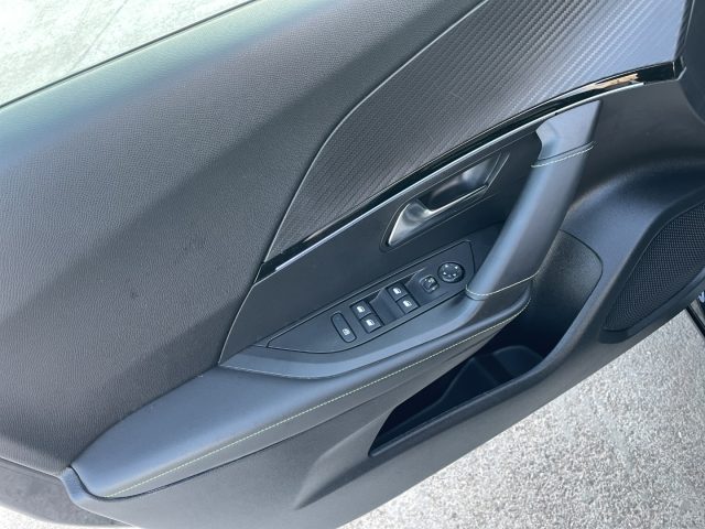PEUGEOT 2008 usata, con Fari LED