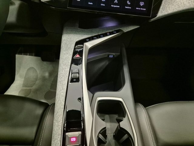 PEUGEOT 5008 usata, con Volante multifunzione
