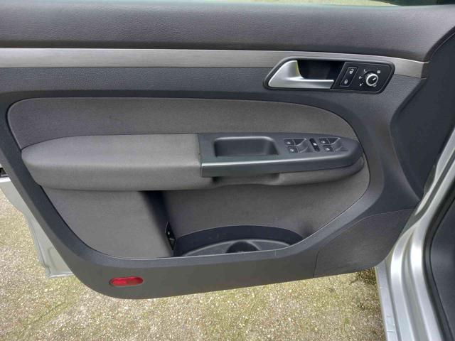 VOLKSWAGEN Touran usata 22