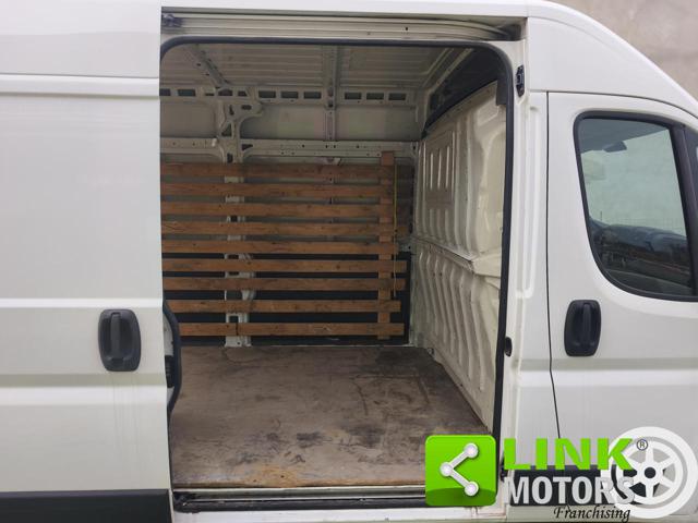 PEUGEOT Boxer usata, con USB