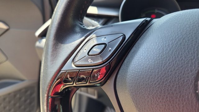 TOYOTA C-HR usata, con USB