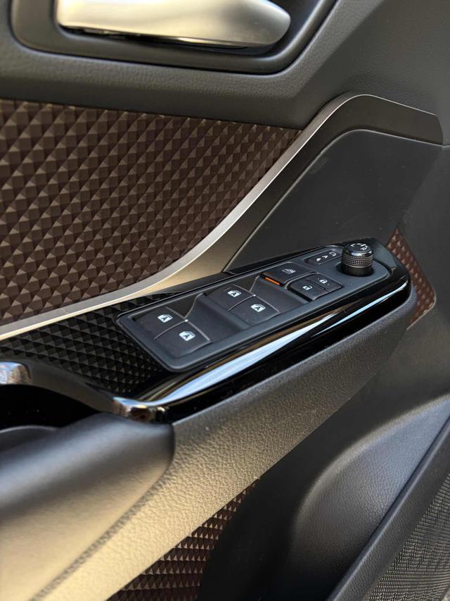 TOYOTA C-HR usata, con Autoradio