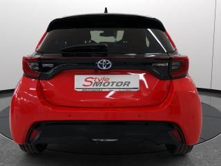 TOYOTA Yaris usata, con Fari LED