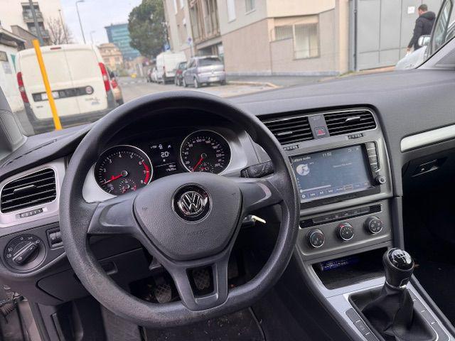 VOLKSWAGEN Golf usata, con Autoradio