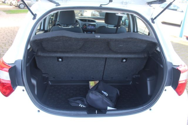 TOYOTA Yaris usata, con Controllo elettronico della corsia