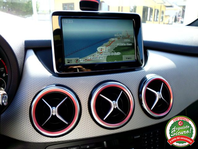 MERCEDES-BENZ B 180 usata, con Volante in pelle