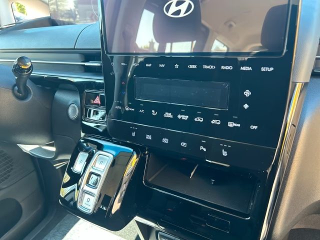 HYUNDAI Staria usata, con Controllo elettronico della corsia
