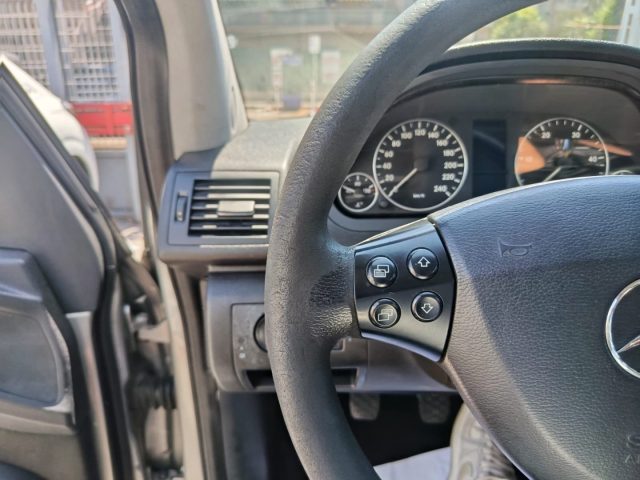 MERCEDES-BENZ A 180 usata, con Controllo automatico clima