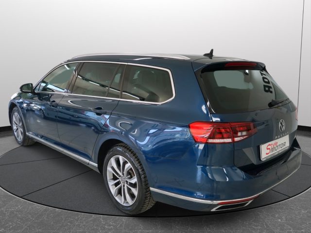 VOLKSWAGEN Passat Variant usata, con Leve al volante