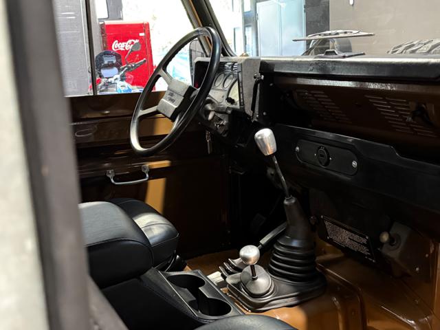 LAND ROVER Defender usata 11