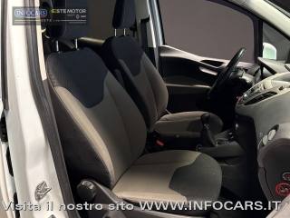FORD Tourneo Courier usata, con Autoradio