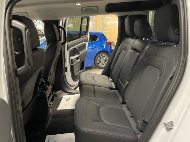 LAND ROVER Defender usata, con USB