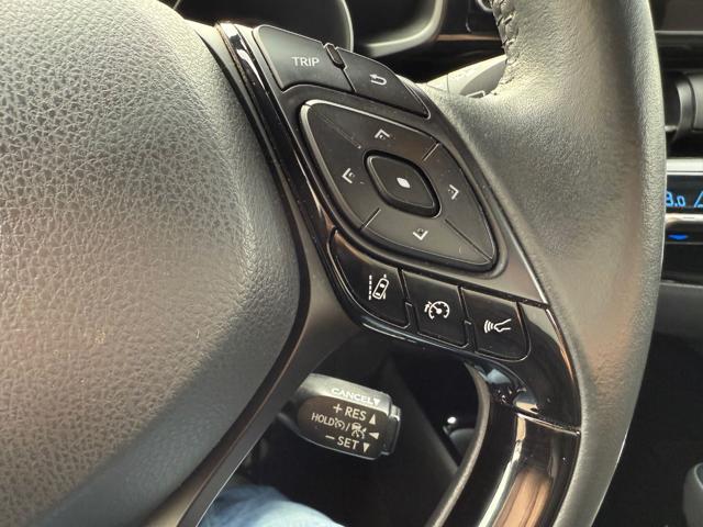 TOYOTA C-HR usata, con USB