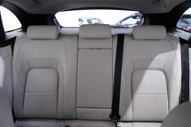 JAGUAR F-Pace usata, con Specchietti laterali elettrici