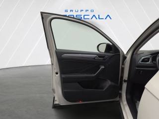 VOLKSWAGEN T-Roc usata, con Autoradio