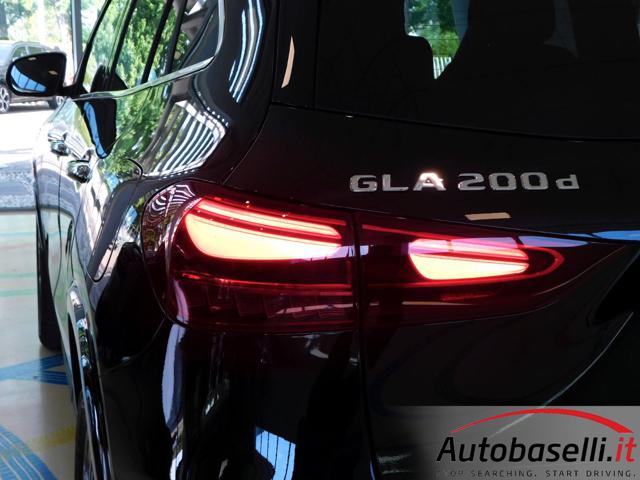 MERCEDES-BENZ GLA 200 usata, con Leve al volante