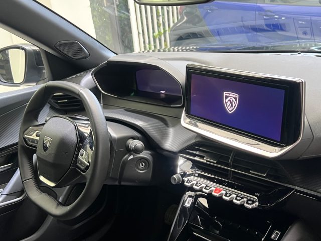 PEUGEOT 2008 usata, con Controllo automatico clima