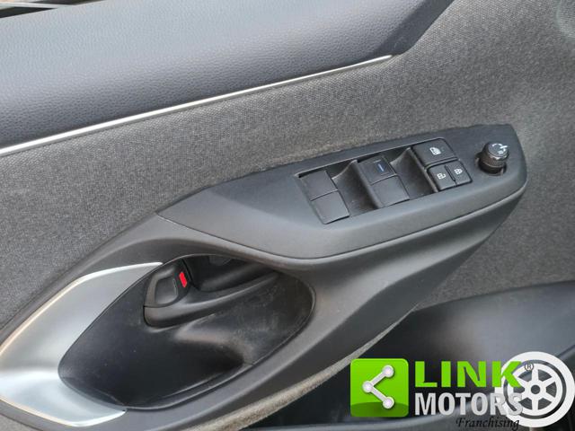 TOYOTA Yaris usata, con Luci diurne