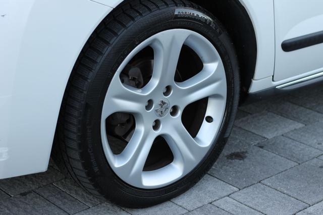 PEUGEOT 3008 usata, con Sensori di parcheggio posteriori