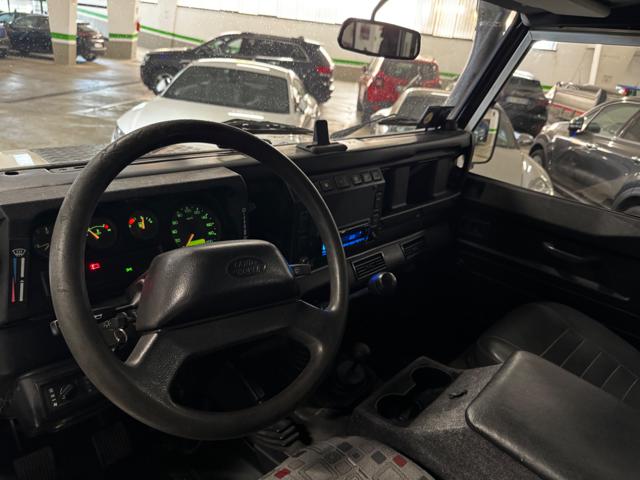 LAND ROVER Defender usata 17