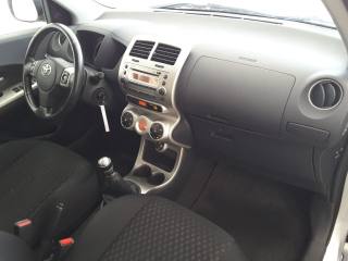 TOYOTA Urban Cruiser usata, con Controllo trazione