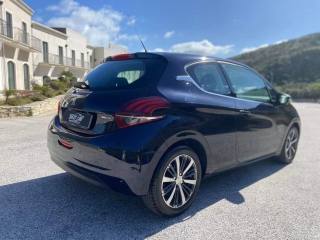 PEUGEOT 208 usata, con Autoradio