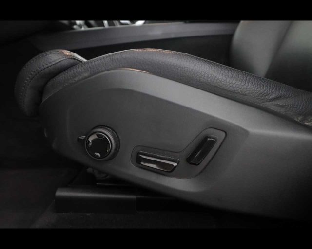 VOLVO XC60 usata, con Fari LED