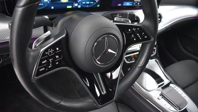 MERCEDES-BENZ E 220 usata, con ESP