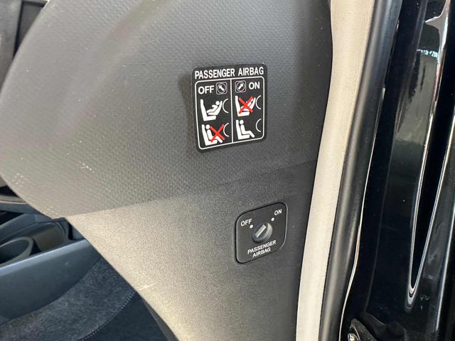 TOYOTA Yaris usata 28