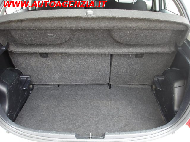 TOYOTA Yaris usata 15