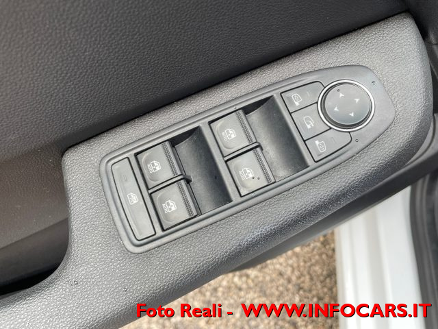 MITSUBISHI Colt usata, con Autoradio digitale