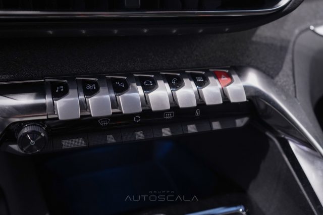 PEUGEOT 3008 usata, con Touch screen