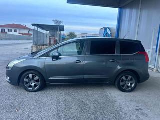 PEUGEOT 5008 usata, con Autoradio