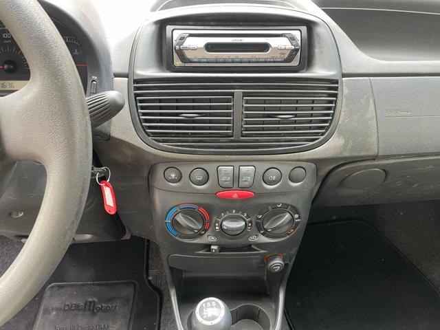 FIAT Punto usata 8