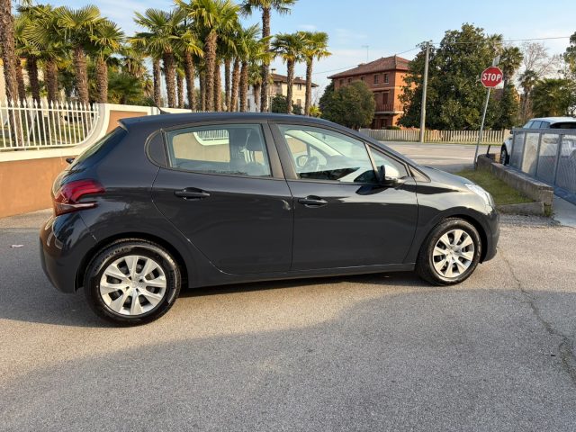 PEUGEOT 208 usata, con Autoradio