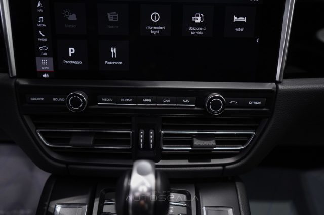 PORSCHE Macan usata, con Bracciolo