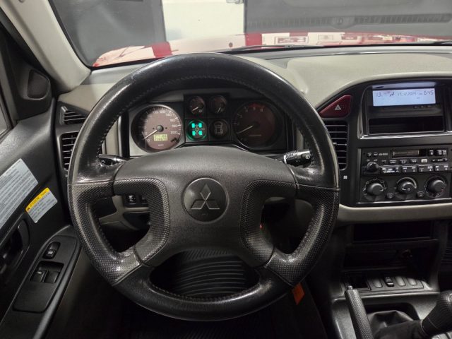 MITSUBISHI Pajero usata 24