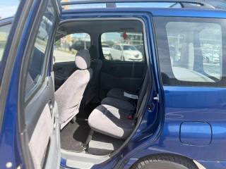 TOYOTA Yaris usata 12