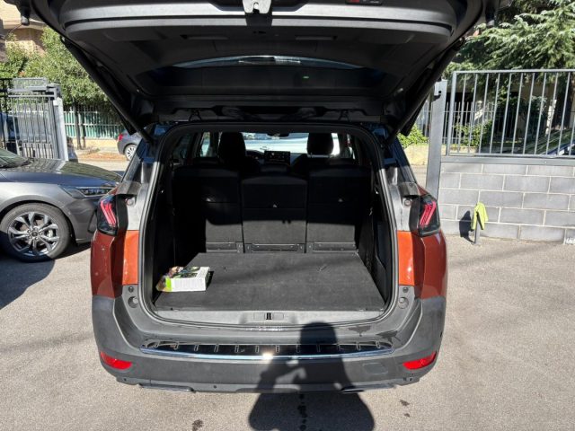PEUGEOT 5008 usata, con Sistema di navigazione