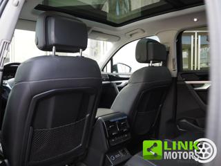 VOLKSWAGEN Touareg usata, con Sistema di parcheggio automatico