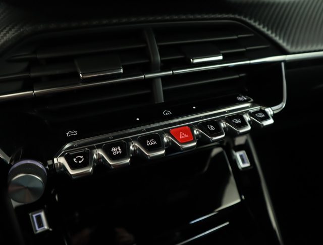 PEUGEOT 2008 usata, con Isofix