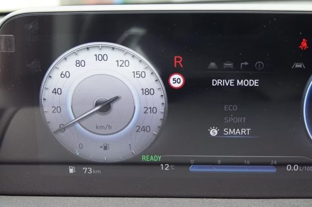 HYUNDAI Staria usata, con Leve al volante