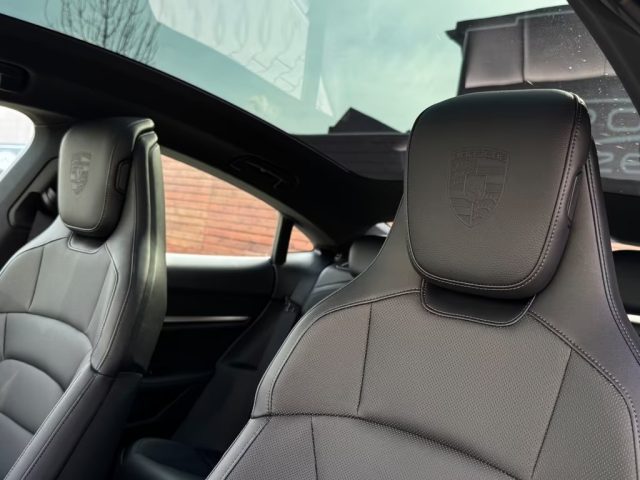 PORSCHE Taycan usata, con Sedili riscaldati
