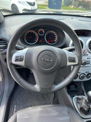 OPEL Corsa usata, con USB